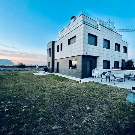 Lujosa Casa En Primera Linea Playa Increibles Vistas Mar 拉雷多 外观 照片